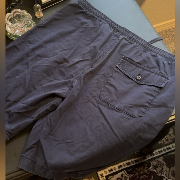 Gap Shorts - Picture 2 of 4